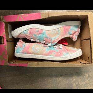ROXY NWT SIZE 10 - NEVER BEEN WORN RAINBOW SNEAKERS